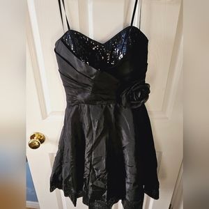 Ladies formal mini black strapless dress, small size 5-6